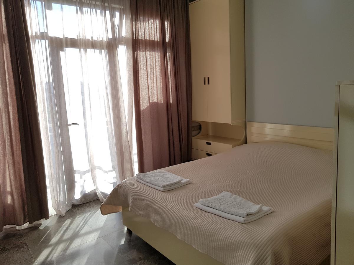 Apartament Gia Batumi Bagian luar foto